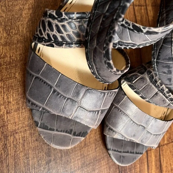 COACH Heels - Karlie Color charcoal gray and black size 7.5 - Picture 8 of 11